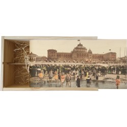Wijnkist - Oud Stadsgezicht Scheveningen - Kurhaus & Strand - Oude Foto Print op Houten Kist - 19x36 cm