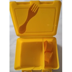 ronde kommen set 4 delig lunch set rechthoek  met vork en sausbakjes geel kunststof afmeting kom groot 23 cm diepte 12 cm klein breed 12 cm diep 8 cm PP