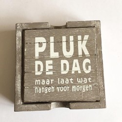 Houten Onderzetters met Tekst (taupe)