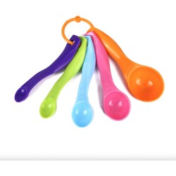 5 verschillende maatlepel ’s – Keuken meetinstrument – 5 maatbekers – Keuken apparatuur – Kunststof