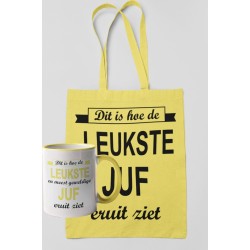 Cadeau set-De leukste juf tas geel met zwarte tekst+ mokgeel - afscheids cadeauset-verjaardag juffrouw-leerkracht-bedankje