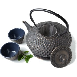 Tealøv THEE SET 1,25 LITER GIETIJZER | COMPLETE SET IN GESCHENKDOOS | Gietijzeren Theepot met Roestvrijstalen Zeef, Gietijzeren Theekopjes en Onderzetter | In Authentiek Japanse Stijl | Kambin Zwart - Goud